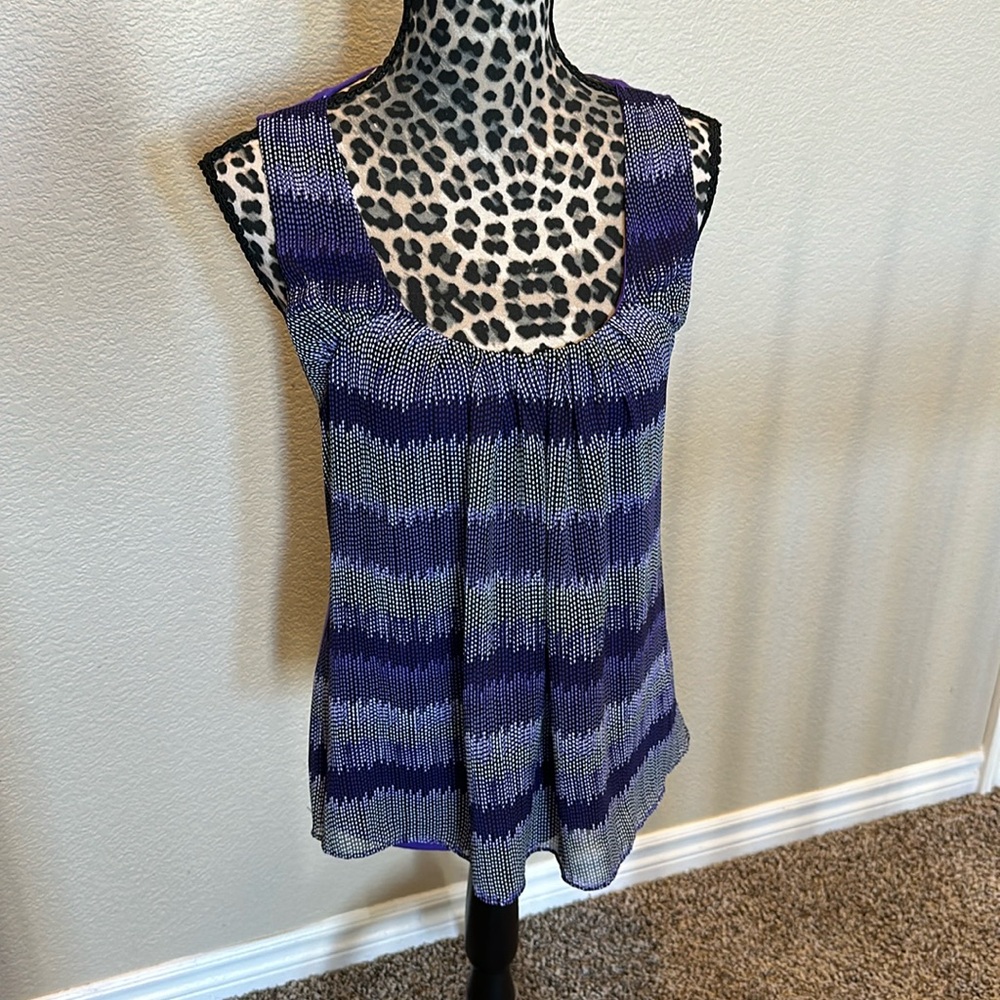 Women’s New York & Company sleeveless top, size M